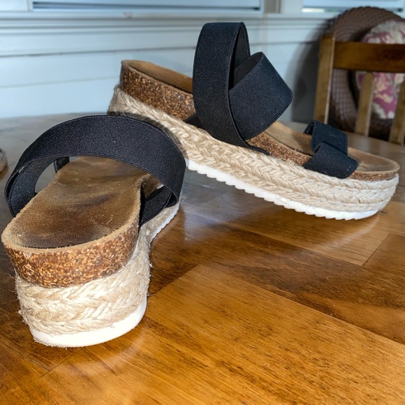 Steve Madden Platform Sandals - Picture 2 of 8